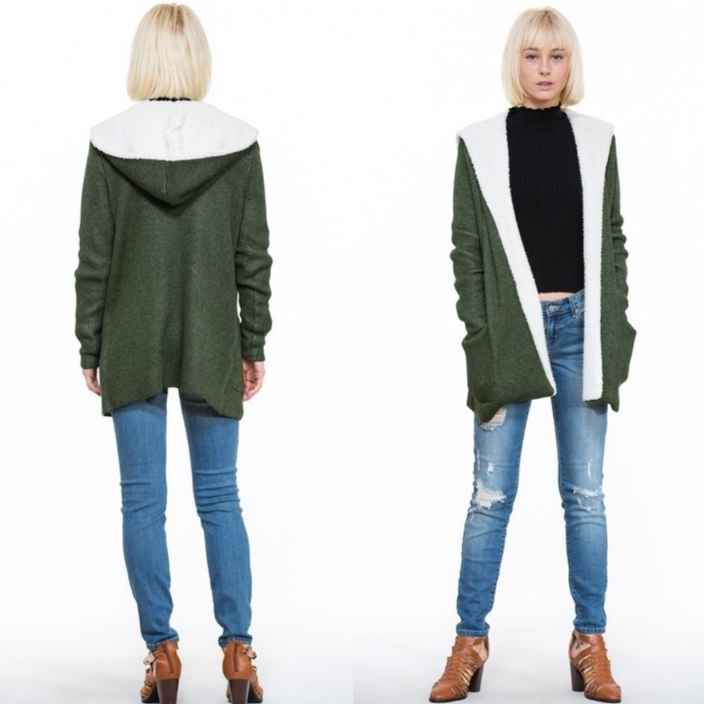 Cozy hooded Sherpa w/pockets ! - Picture 6 of 6